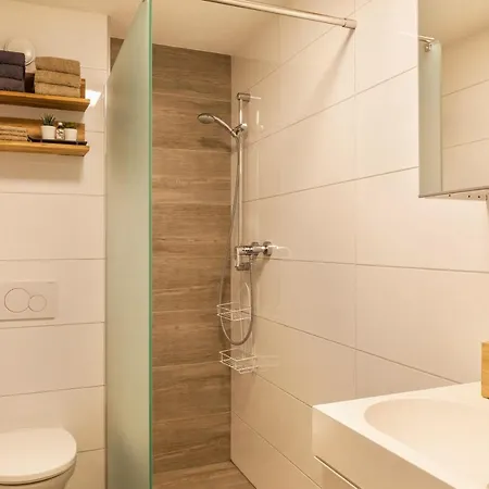 公寓 Alpenglueck 10 *